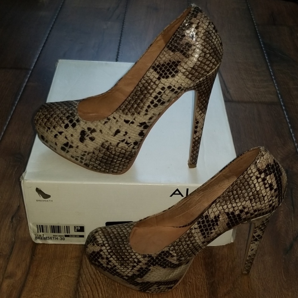 Beautiful snake print stiletto